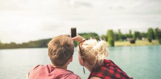 Veracruzana con Celular